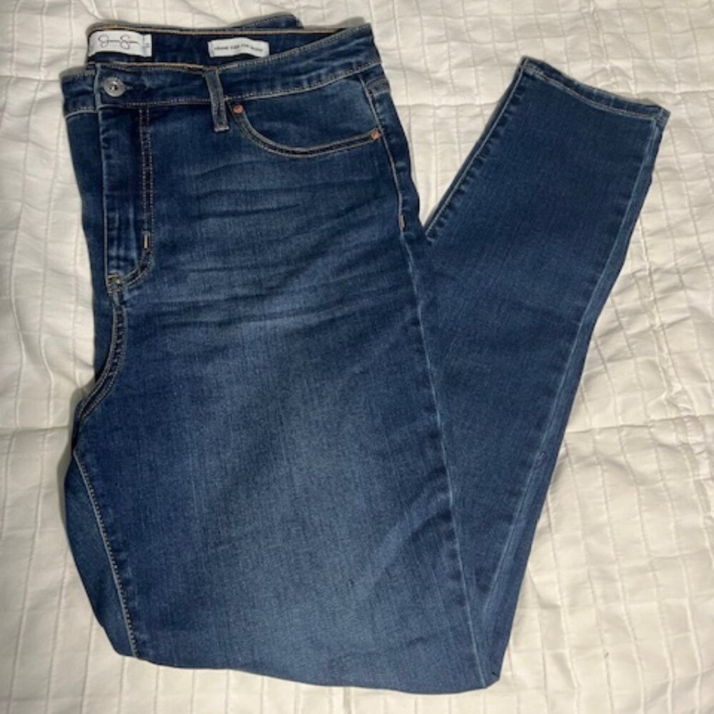Jessica Simpson adored high rise skinny size 33